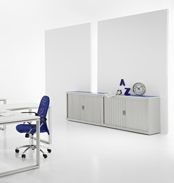 Armário com portas de persiana, a opção ideal para um escritório