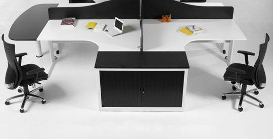Armário com portas de persiana, modelo para colocar ao centro do escritório